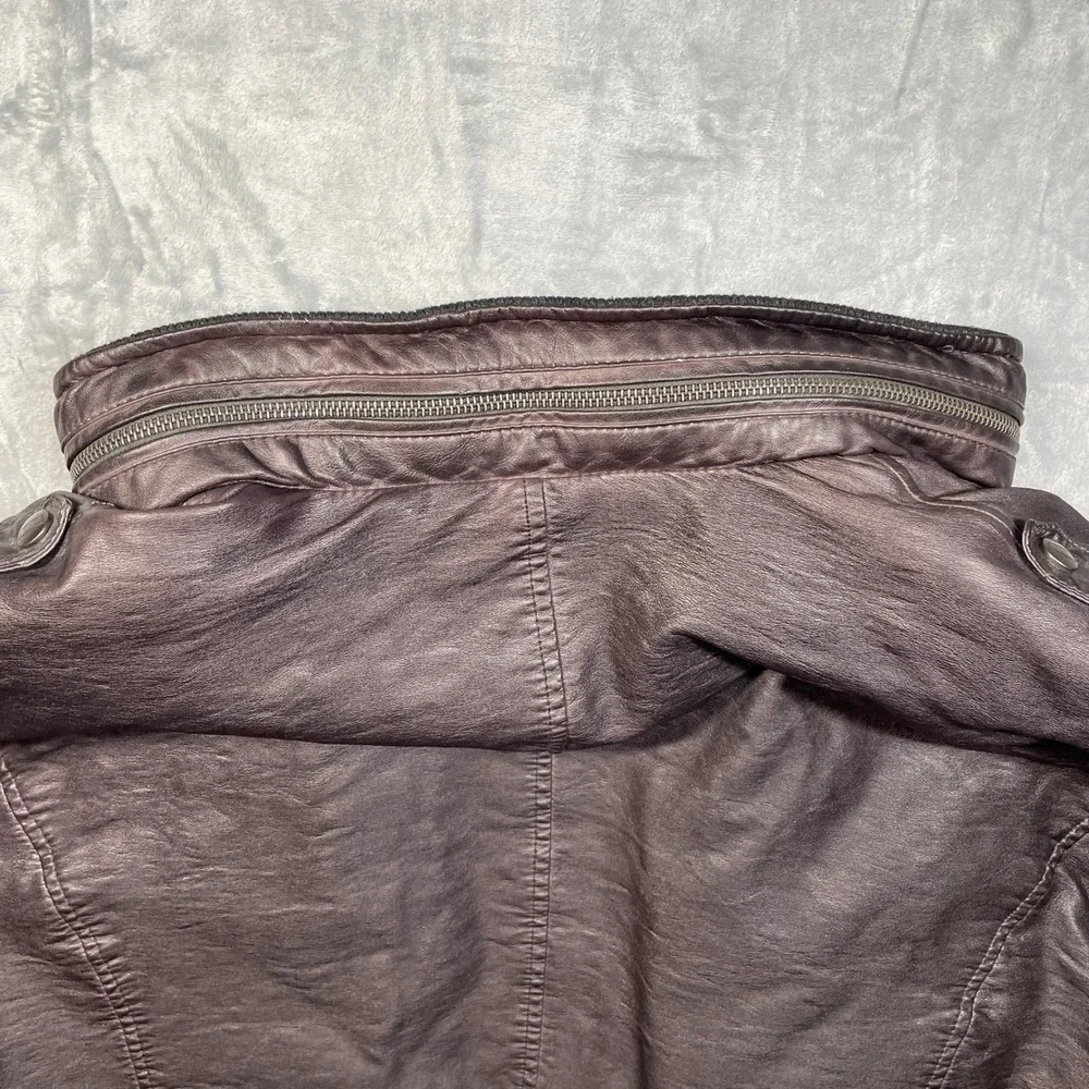 Levis command attention